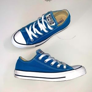 Blue Converse like new size 6